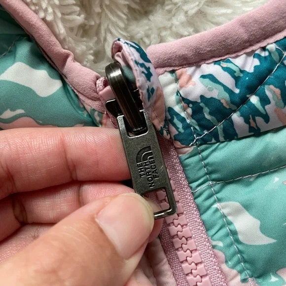 The North Face Kids Pink and Teal Patterned Snowsuit - Picture 5 of 13